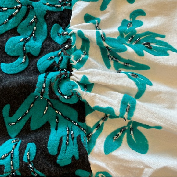 VDP Beaded Puff Sleeve Stretch Top - Picture 2 of 8